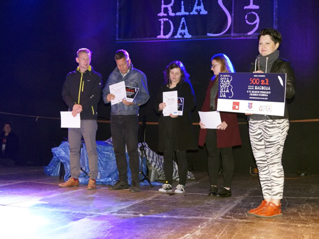 Pod rozgwieżdżonym niebem koncert dał wieloletni przyjaciel grochowickiej polany Mirosław Czyżykiewicz
