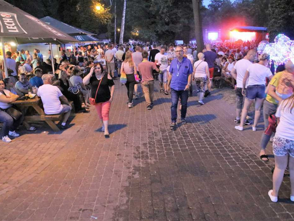 W Sławie powitano lato w rytmie disco, ale bez zespołu Pięknych i Młodych