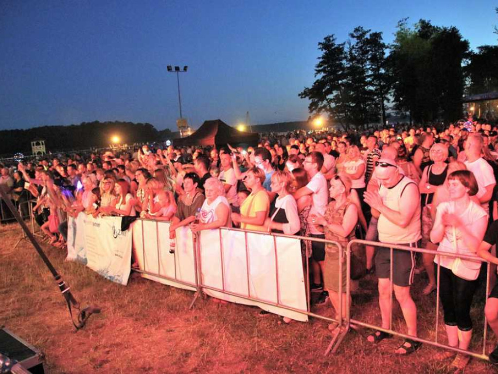 W Sławie powitano lato w rytmie disco, ale bez zespołu Pięknych i Młodych