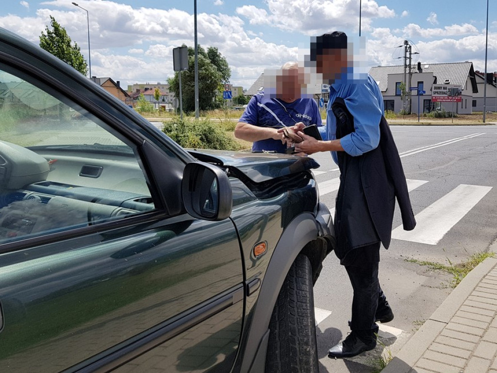 Wymusił pierwszeństwo i uderzył w mercedesa. Obyło się bez poszkodowanych