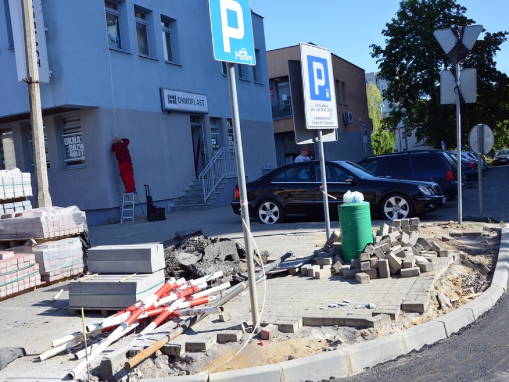 Na budowie praca wre, bo minęły upały. - Teraz to przyspieszymy! - zapewniają drogowcy