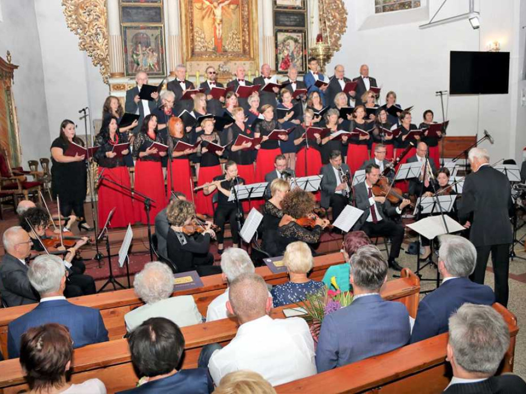 Jubileusz sławskiego chóru Cantate Deo - publiczność nagrodziła ich brawami