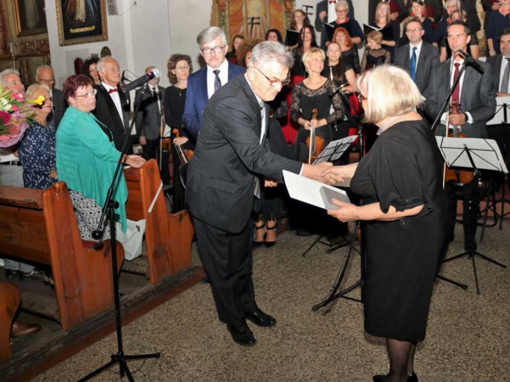 Jubileusz sławskiego chóru Cantate Deo - publiczność nagrodziła ich brawami