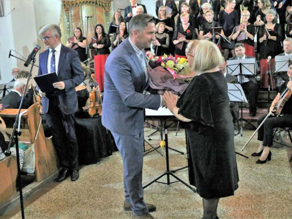 Jubileusz sławskiego chóru Cantate Deo - publiczność nagrodziła ich brawami