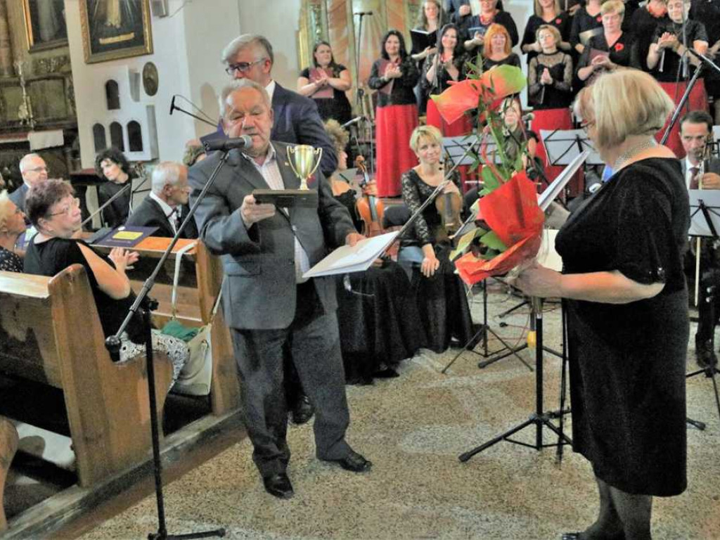 Jubileusz sławskiego chóru Cantate Deo - publiczność nagrodziła ich brawami
