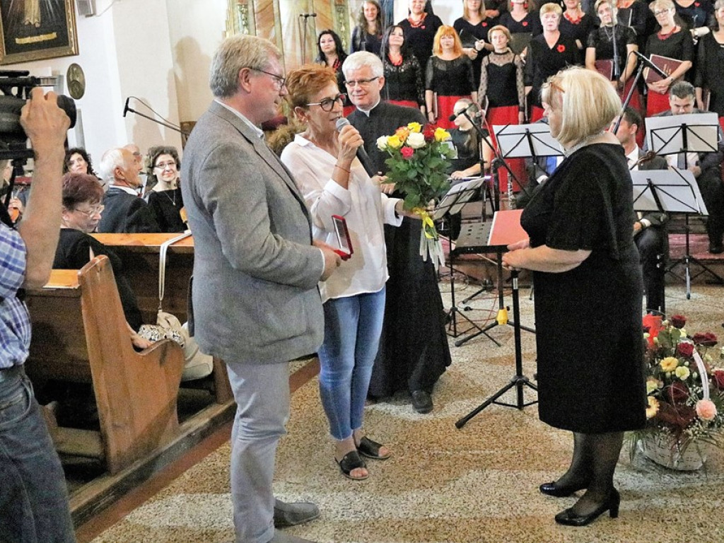 Jubileusz sławskiego chóru Cantate Deo - publiczność nagrodziła ich brawami