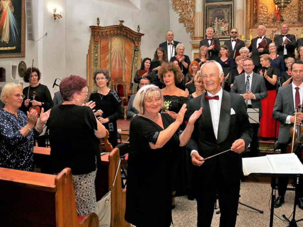 Jubileusz sławskiego chóru Cantate Deo - publiczność nagrodziła ich brawami