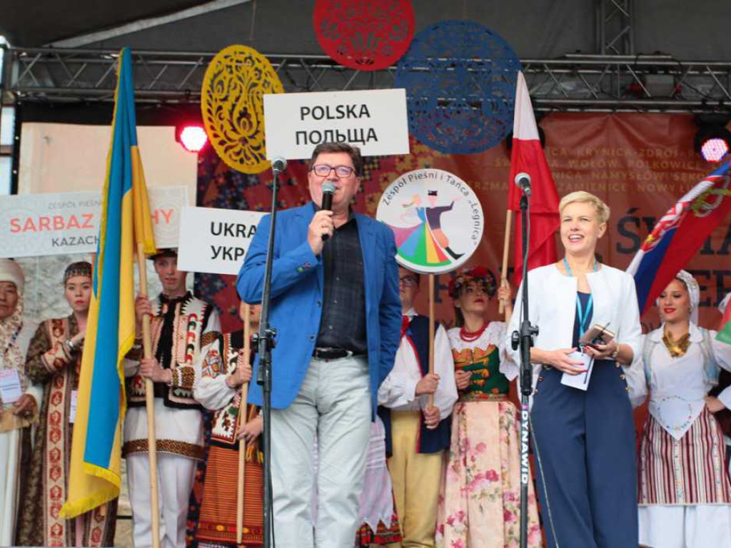Kolorowa, folklorystyczna niedziela przy pałacu - spotkanie kultur w Jerzmanowej