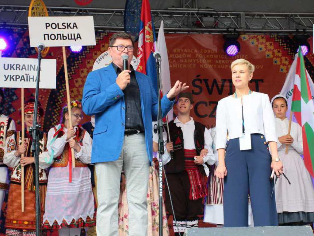 Kolorowa, folklorystyczna niedziela przy pałacu - spotkanie kultur w Jerzmanowej