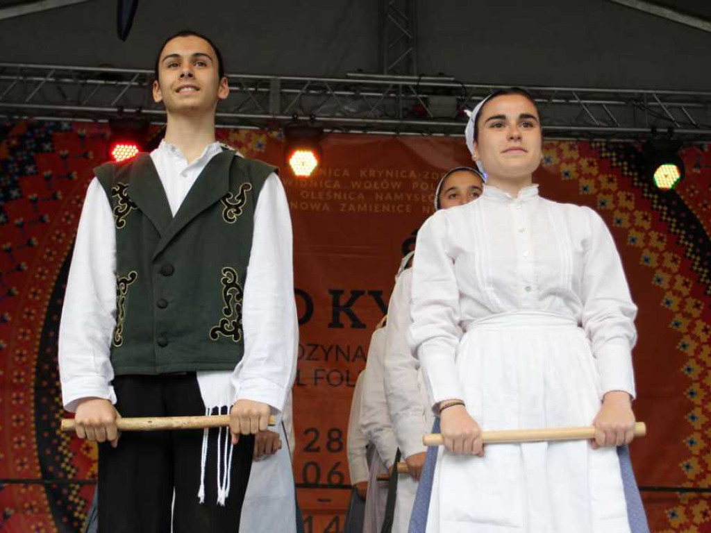 Kolorowa, folklorystyczna niedziela przy pałacu - spotkanie kultur w Jerzmanowej
