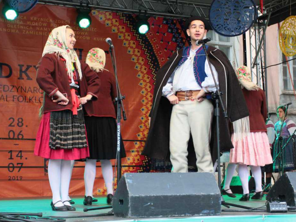 Kolorowa, folklorystyczna niedziela przy pałacu - spotkanie kultur w Jerzmanowej