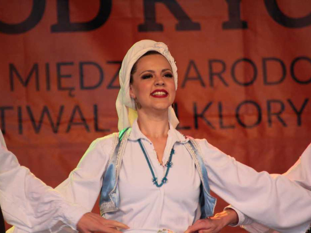 Kolorowa, folklorystyczna niedziela przy pałacu - spotkanie kultur w Jerzmanowej