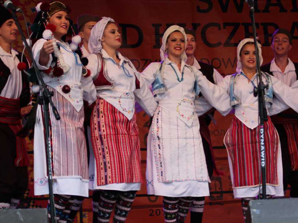 Kolorowa, folklorystyczna niedziela przy pałacu - spotkanie kultur w Jerzmanowej