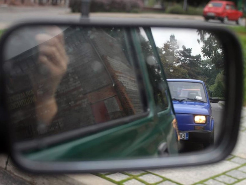Panny oglądają się za nim częściej niż za czarnym porsche. Na ulicy moda na malucha