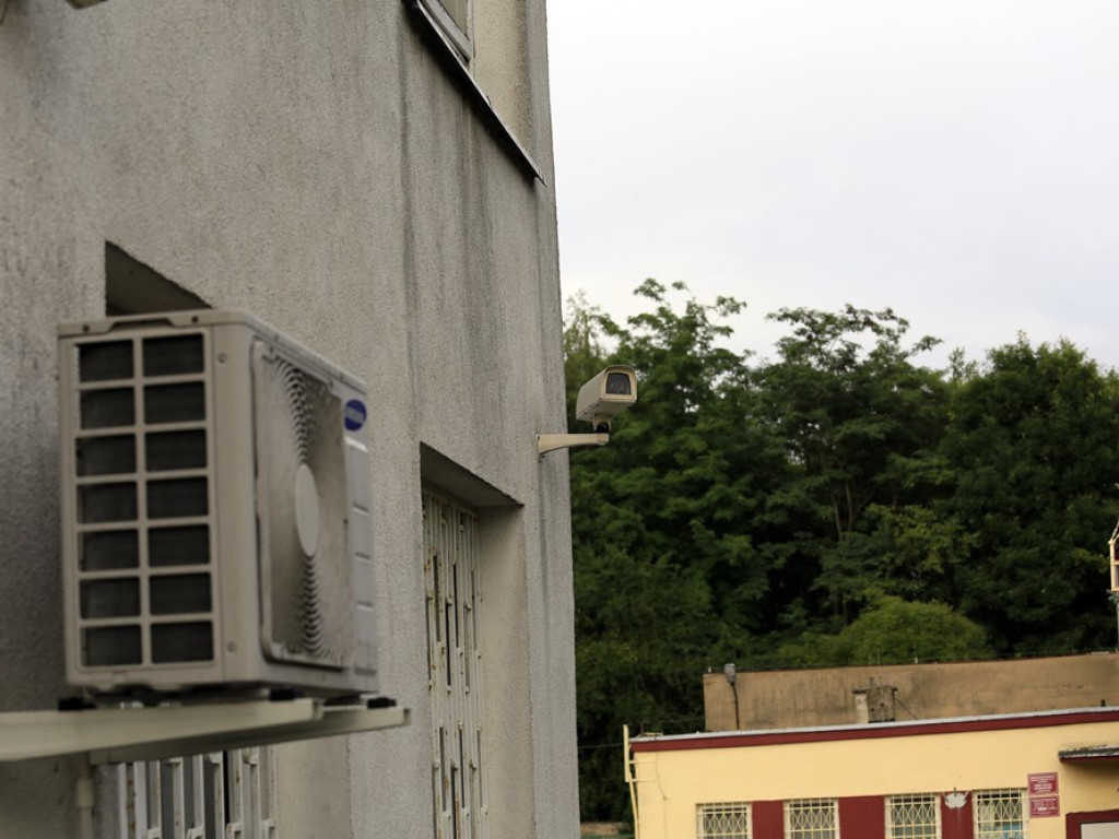 Duże zniszczenia po napadzie na bank w Żukowicach. Ludzie nadal są w szoku