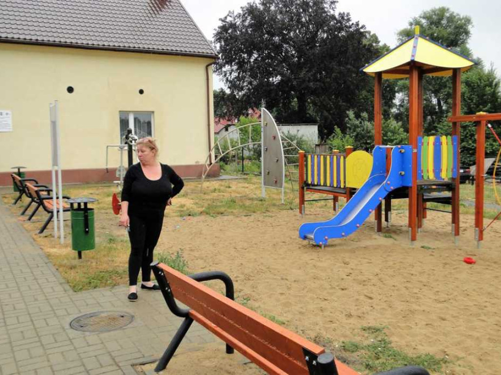 Nowa siłownia koło wiejskiej świetlicy. Chętnych do wysiłku nie brakuje