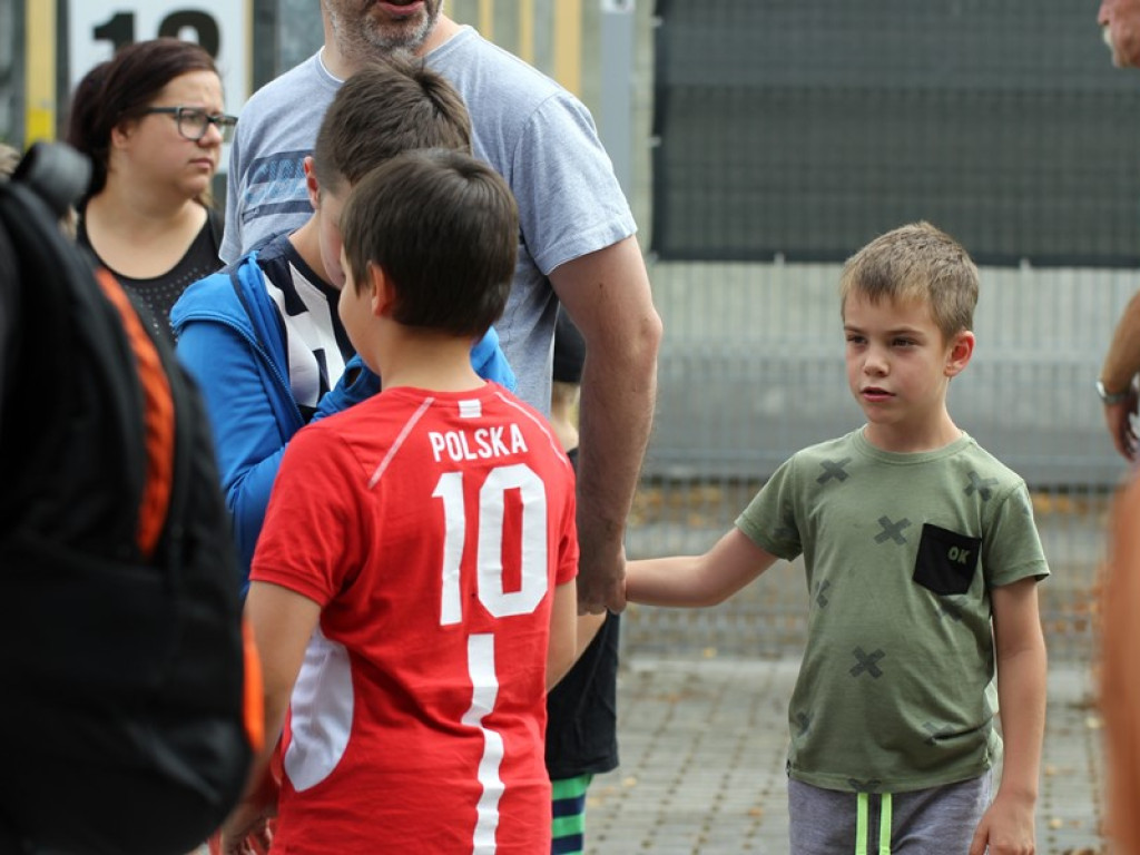 Spotkali się z legendami Chrobrego Głogów i zagrali mecz na stadionie