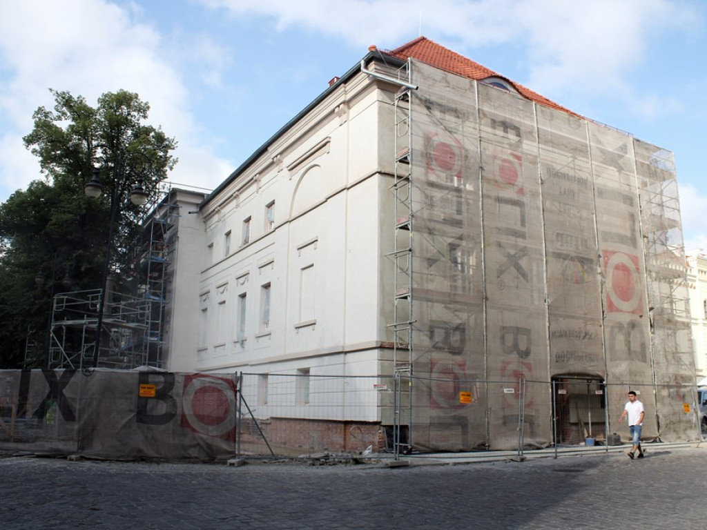Koszty ciągle rosną. Trzeba dołożyć do odbudowy teatru kolejnych kilka  milionów