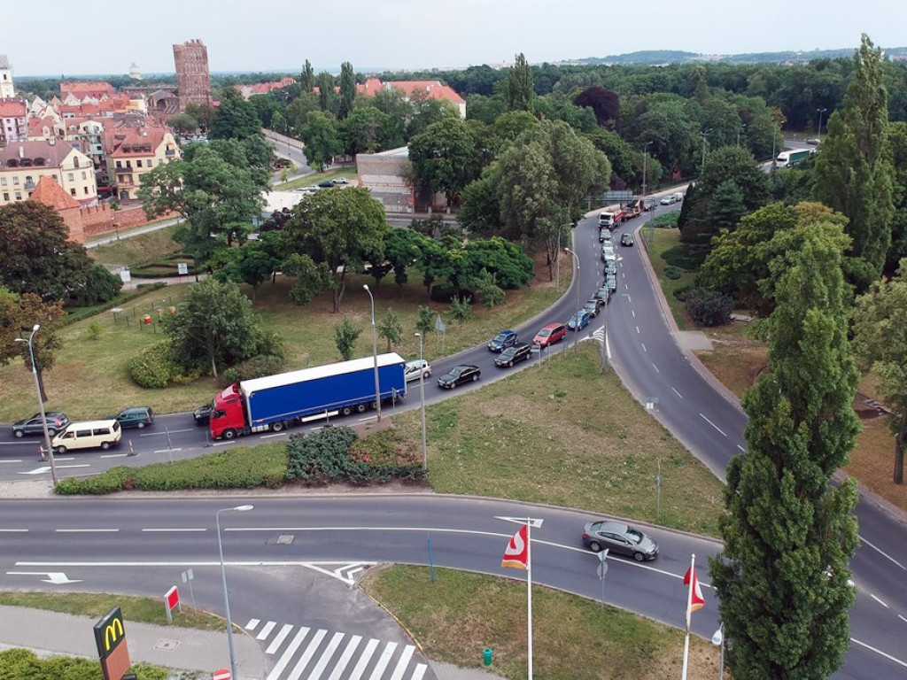 Dziś mieliśmy trochę szczęścia. Miasto nie stanęło w wielkich korkach. Zobaczcie świetny film z lotu ptaka!