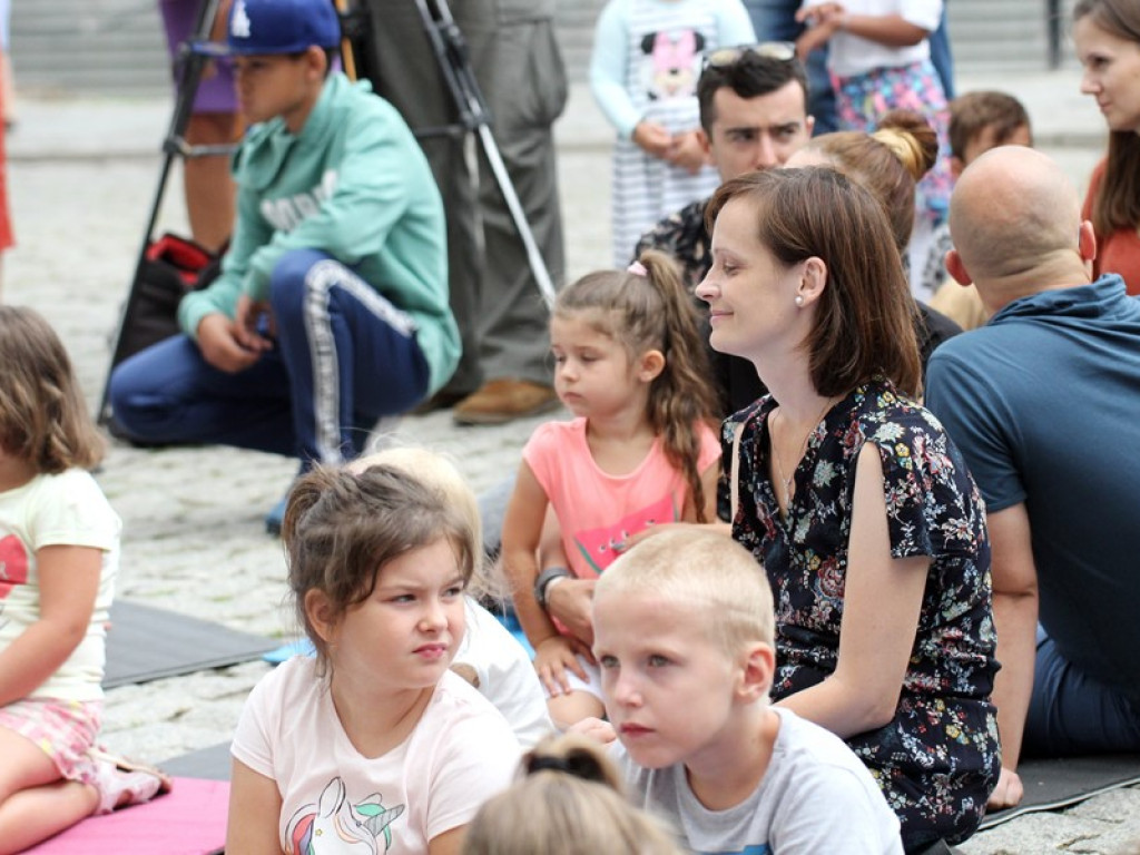 Spektakl dla dzieci na głogowskim rynku znów ściągnął tłumy