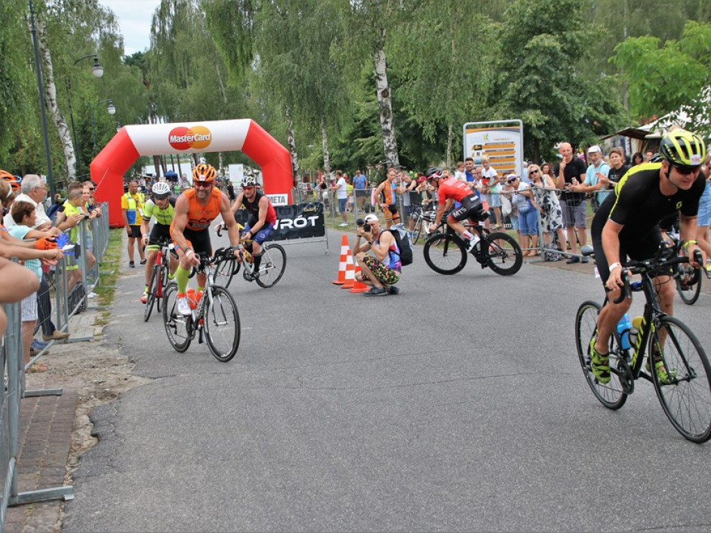 Setki zawodników na starcie Sławskiego Festiwalu Triathlonu