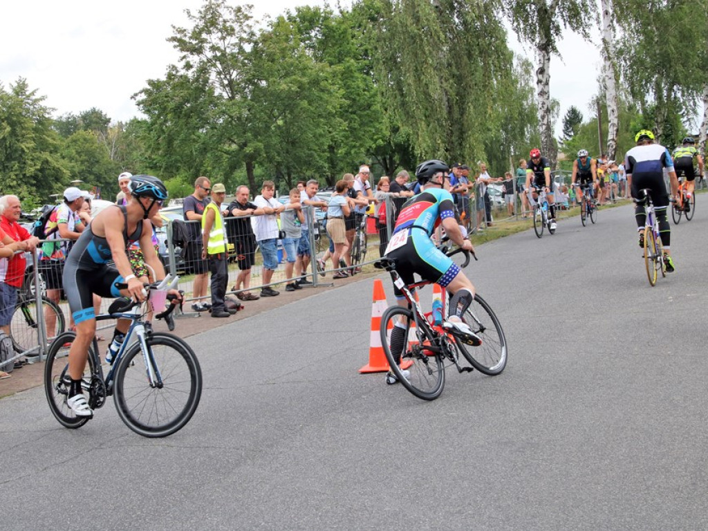 Setki zawodników na starcie Sławskiego Festiwalu Triathlonu