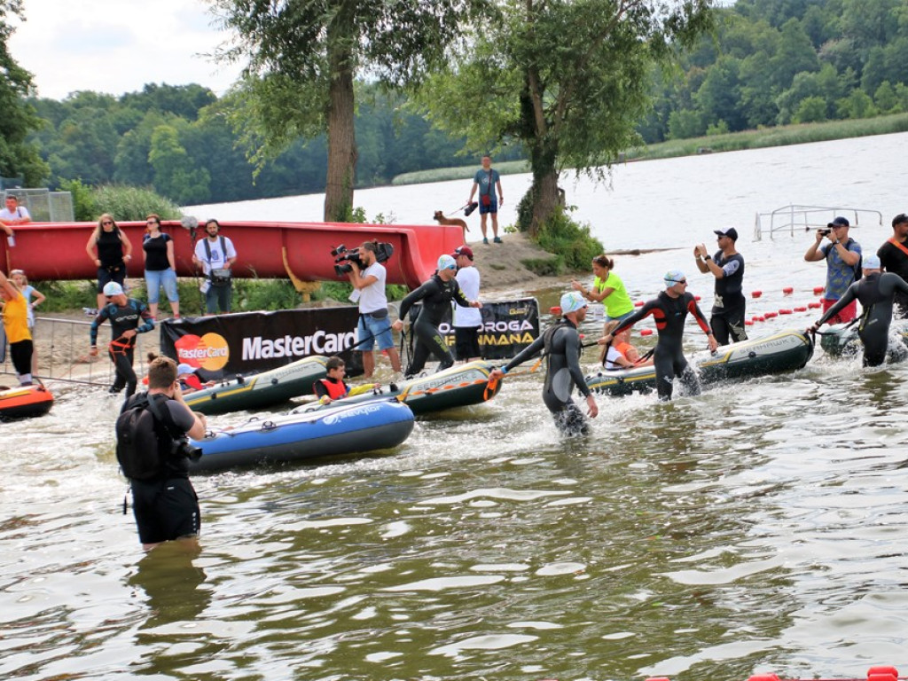Setki zawodników na starcie Sławskiego Festiwalu Triathlonu
