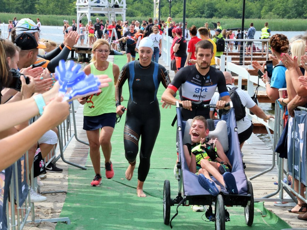 Setki zawodników na starcie Sławskiego Festiwalu Triathlonu