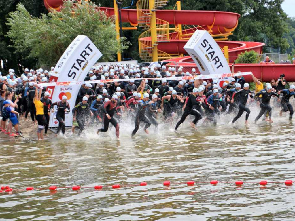 Setki zawodników na starcie Sławskiego Festiwalu Triathlonu