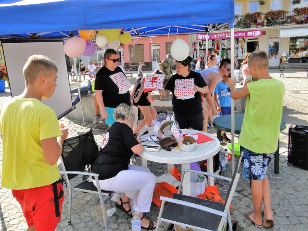 Na sławskim rynku huczne świętowanie z okazji jubileuszu PCK