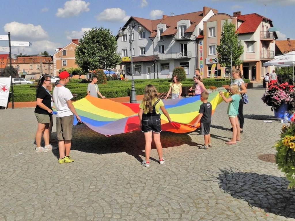 Na sławskim rynku huczne świętowanie z okazji jubileuszu PCK