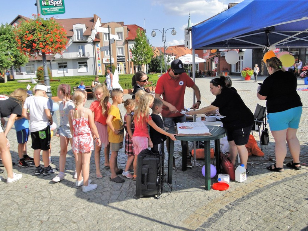Na sławskim rynku huczne świętowanie z okazji jubileuszu PCK