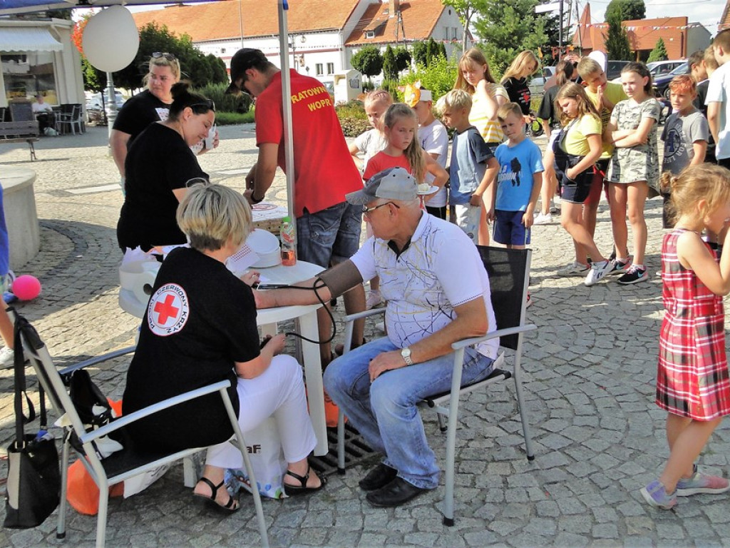 Na sławskim rynku huczne świętowanie z okazji jubileuszu PCK