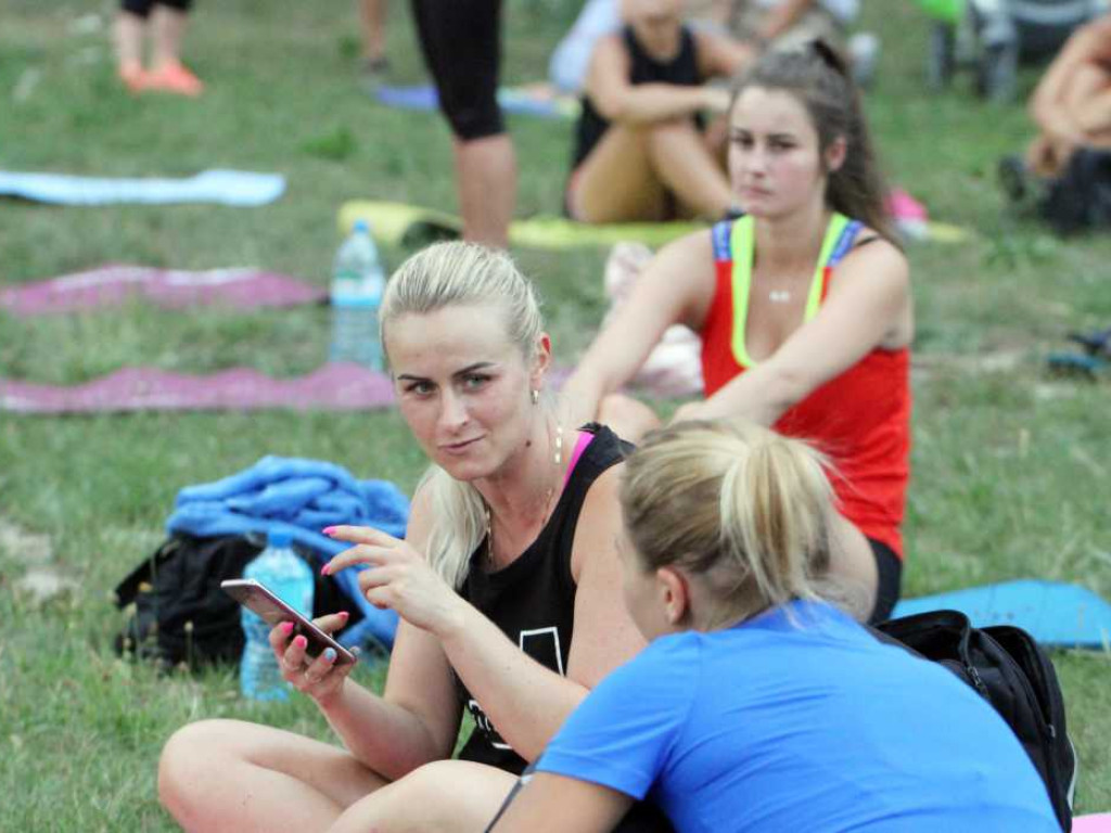 Otwarty trening ambasadorki Ewy Chodakowskiej ściągnął na marinę nie tylko kobiety