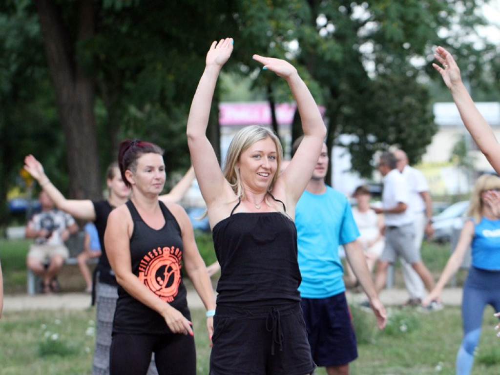 Otwarty trening ambasadorki Ewy Chodakowskiej ściągnął na marinę nie tylko kobiety