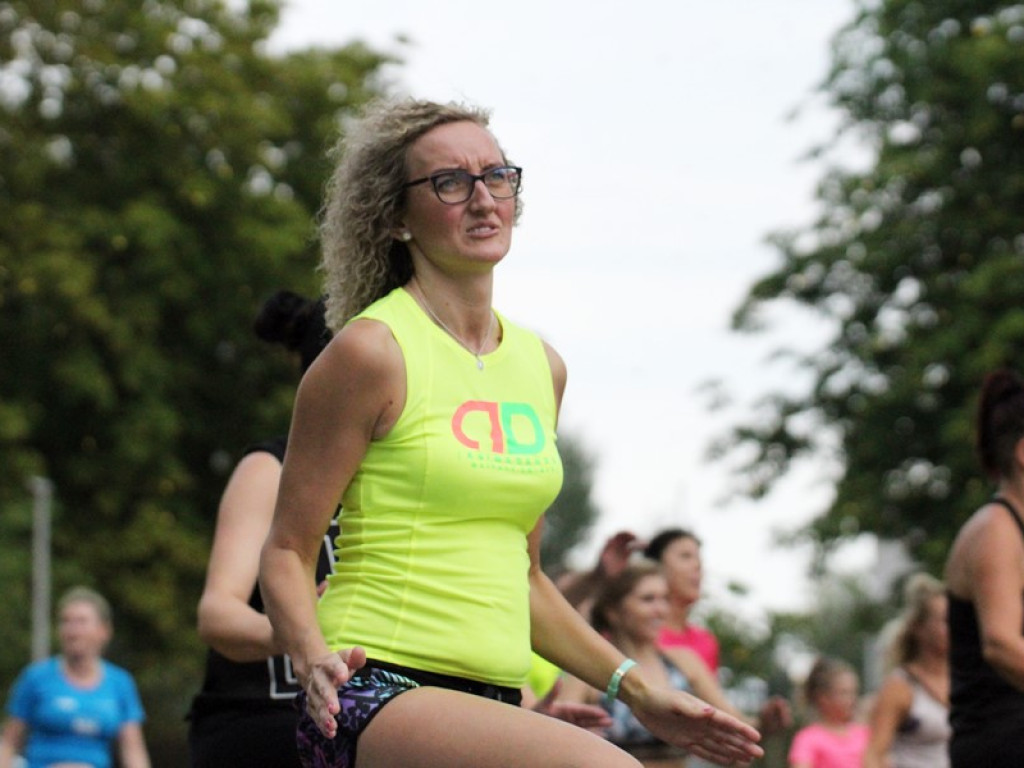 Otwarty trening ambasadorki Ewy Chodakowskiej ściągnął na marinę nie tylko kobiety