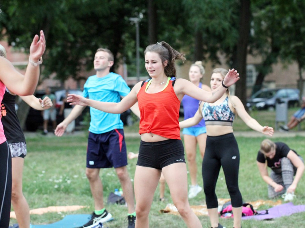 Otwarty trening ambasadorki Ewy Chodakowskiej ściągnął na marinę nie tylko kobiety