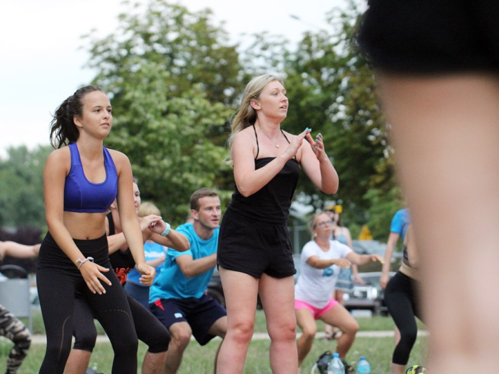 Otwarty trening ambasadorki Ewy Chodakowskiej ściągnął na marinę nie tylko kobiety