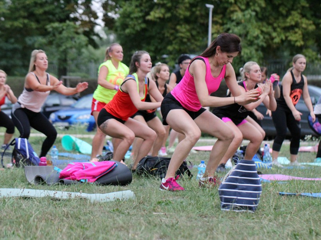 Otwarty trening ambasadorki Ewy Chodakowskiej ściągnął na marinę nie tylko kobiety