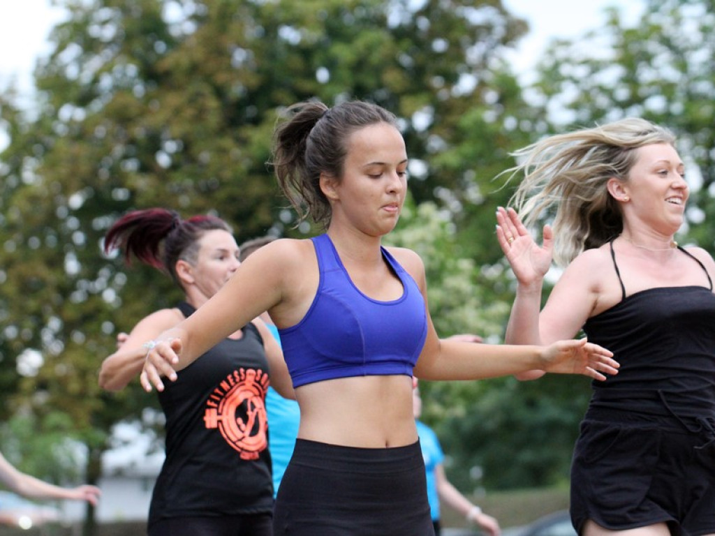 Otwarty trening ambasadorki Ewy Chodakowskiej ściągnął na marinę nie tylko kobiety