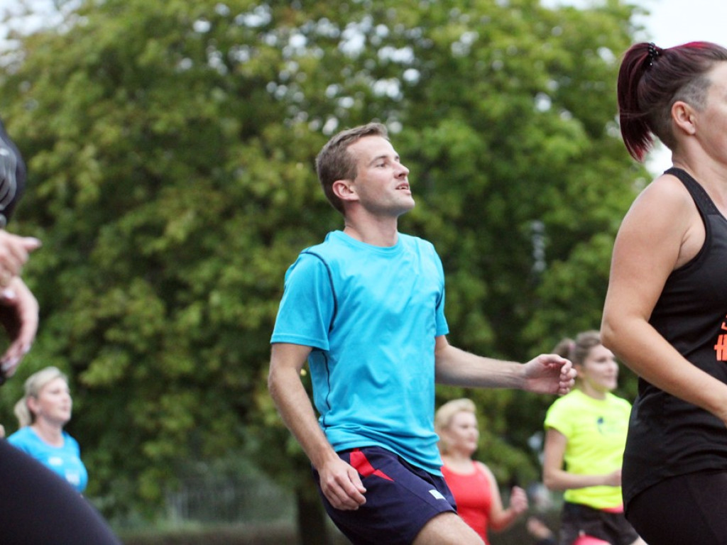 Otwarty trening ambasadorki Ewy Chodakowskiej ściągnął na marinę nie tylko kobiety