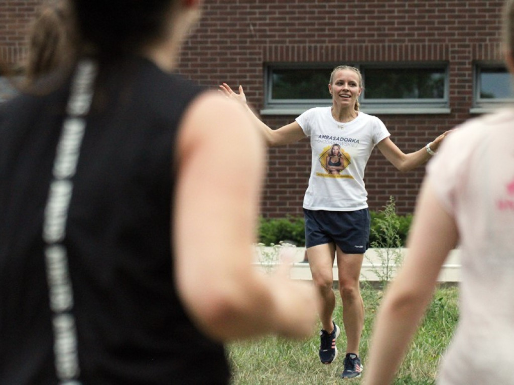 Otwarty trening ambasadorki Ewy Chodakowskiej ściągnął na marinę nie tylko kobiety