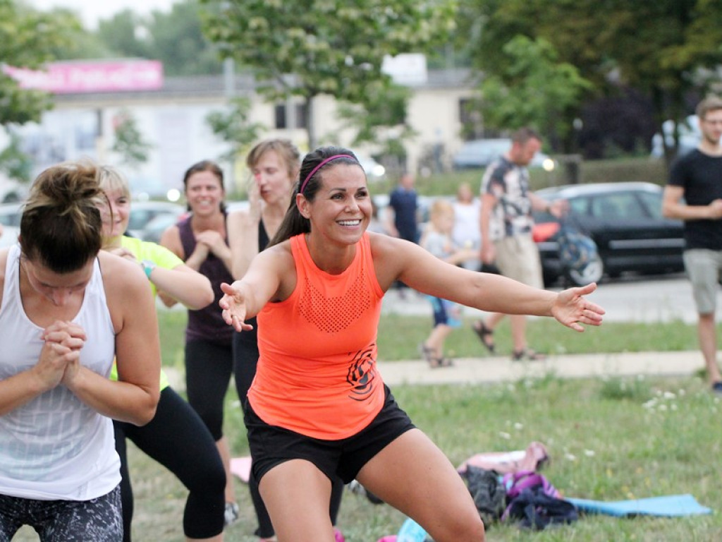 Otwarty trening ambasadorki Ewy Chodakowskiej ściągnął na marinę nie tylko kobiety