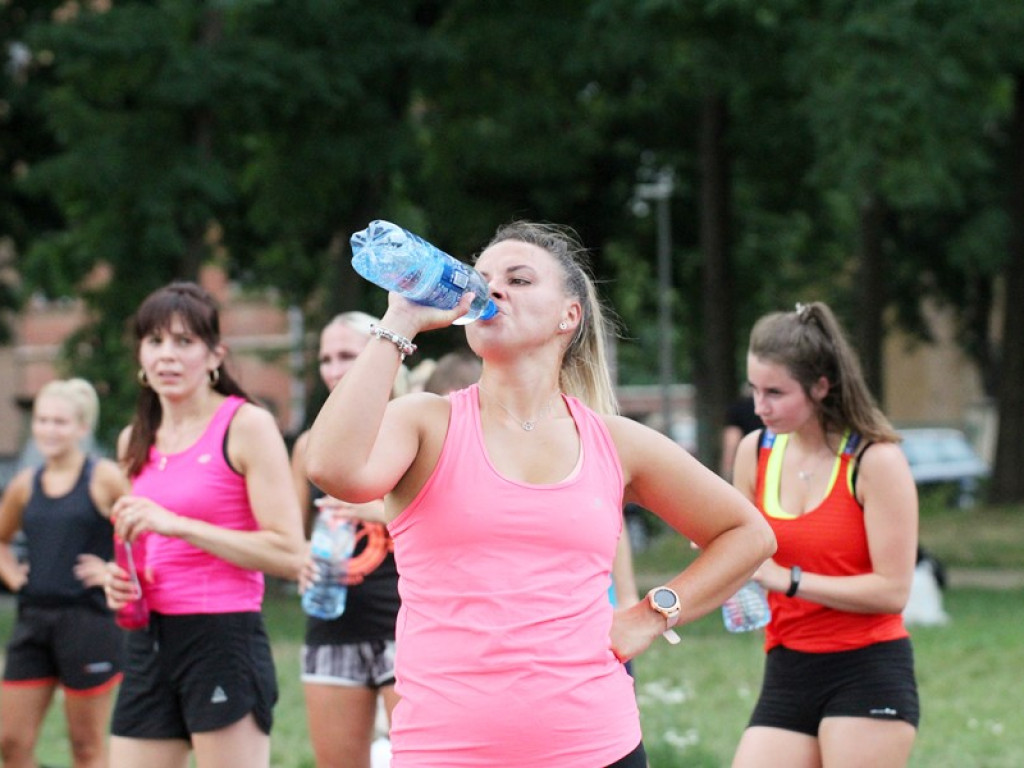 Otwarty trening ambasadorki Ewy Chodakowskiej ściągnął na marinę nie tylko kobiety