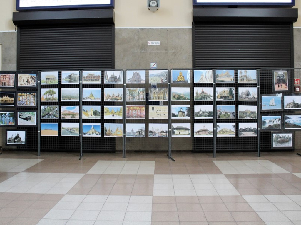 Wystawa podróżniczki Grażyny Sroczyńskiej ozdabia kolejowy dworzec. Co dalej?