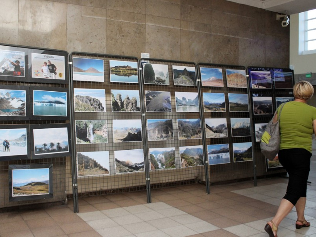 Wystawa podróżniczki Grażyny Sroczyńskiej ozdabia kolejowy dworzec. Co dalej?