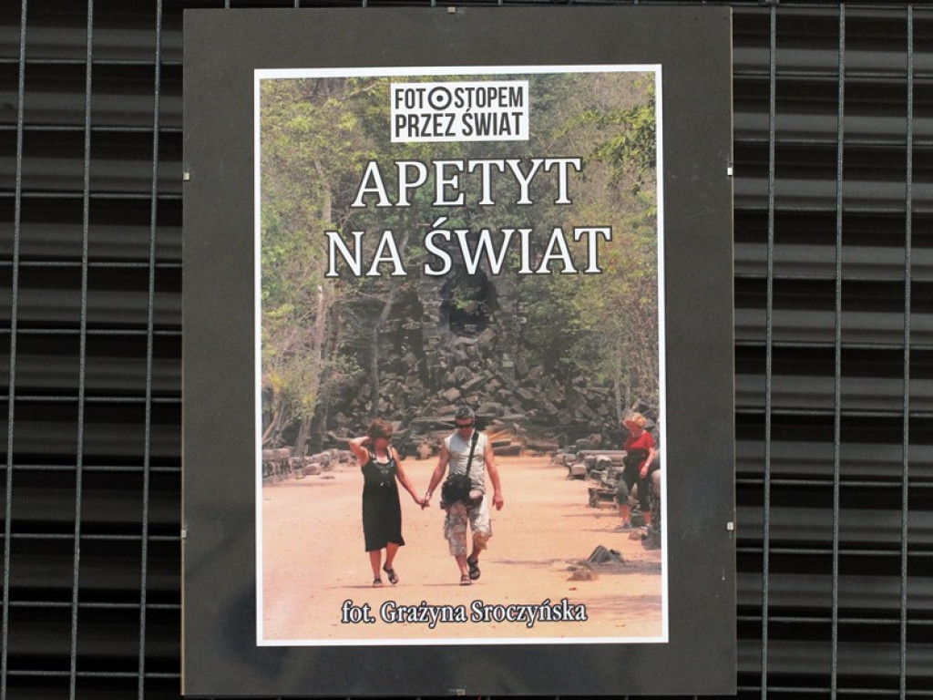 Wystawa podróżniczki Grażyny Sroczyńskiej ozdabia kolejowy dworzec. Co dalej?