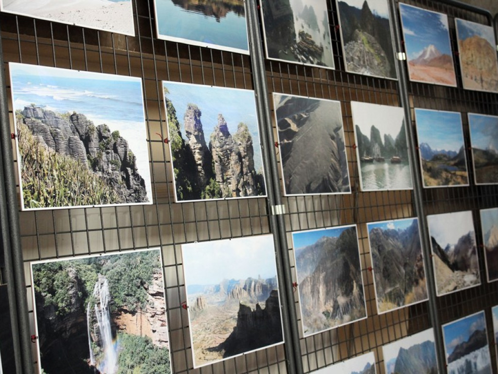 Wystawa podróżniczki Grażyny Sroczyńskiej ozdabia kolejowy dworzec. Co dalej?