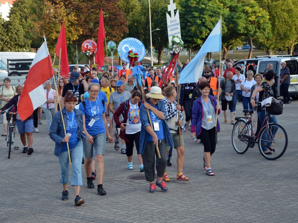 Ponad 200 pielgrzymów wyruszyło z Głogowa na Jasną Górę