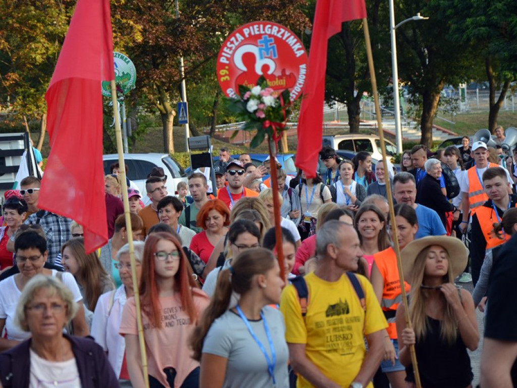 Ponad 200 pielgrzymów wyruszyło z Głogowa na Jasną Górę